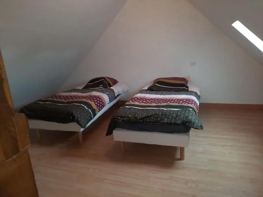 Gite 16 Personnes Pleine-Fougères 0*,  Francia